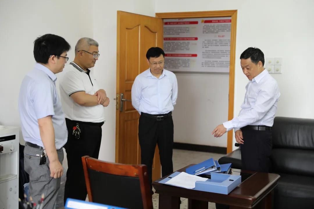 市爱卫办范主任一行来我院验收创无烟学校创建工作