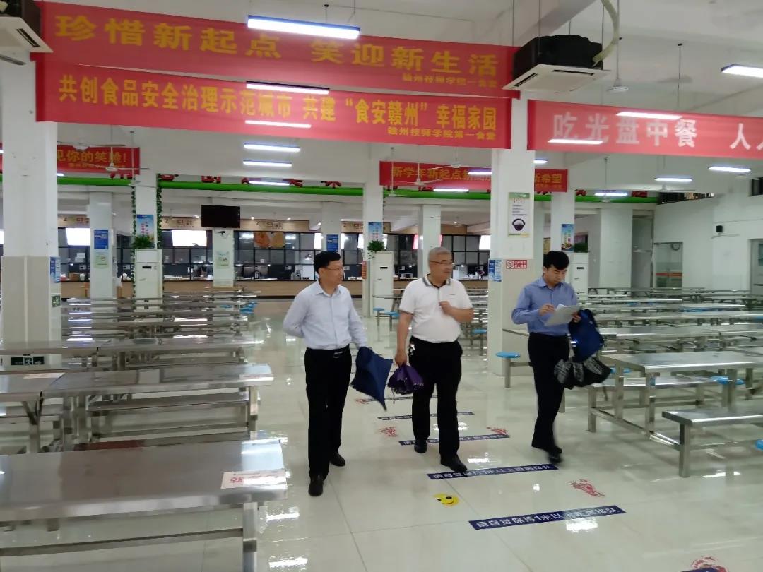 市爱卫办范主任一行来我院验收创无烟学校创建工作