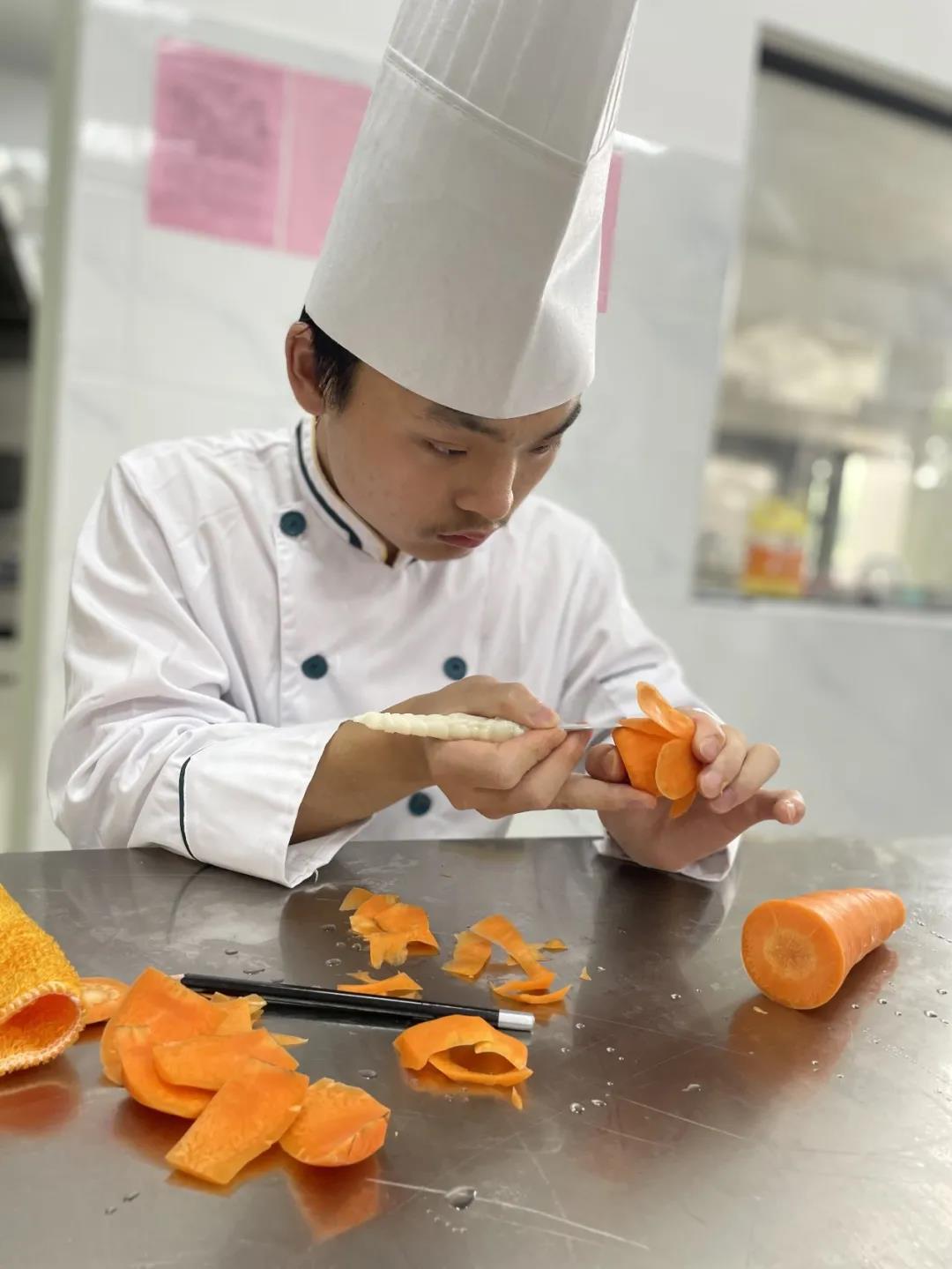 商贸旅游系举行烹饪专业市技能大赛模拟赛