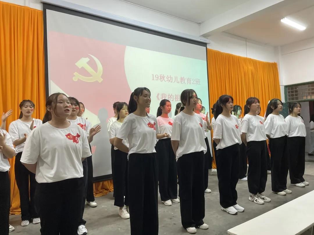 歌唱祖国歌唱党,经典红歌伴成长——江西赣州技师学院举办红歌大合唱比赛