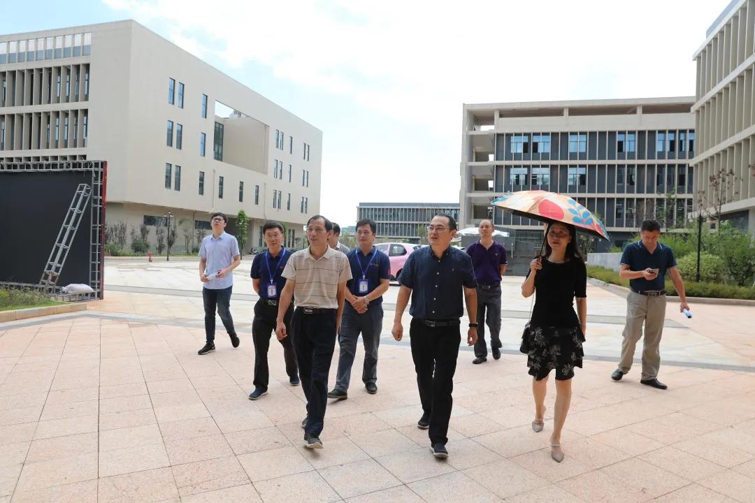 省职业技能鉴定中心领导莅临大赛现场指导工作
