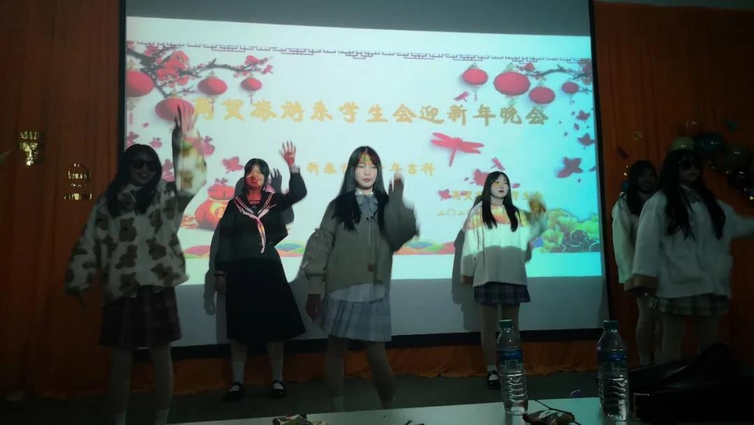 “新春快乐 牛年吉祥” ——商贸旅游系学生会迎新年晚会