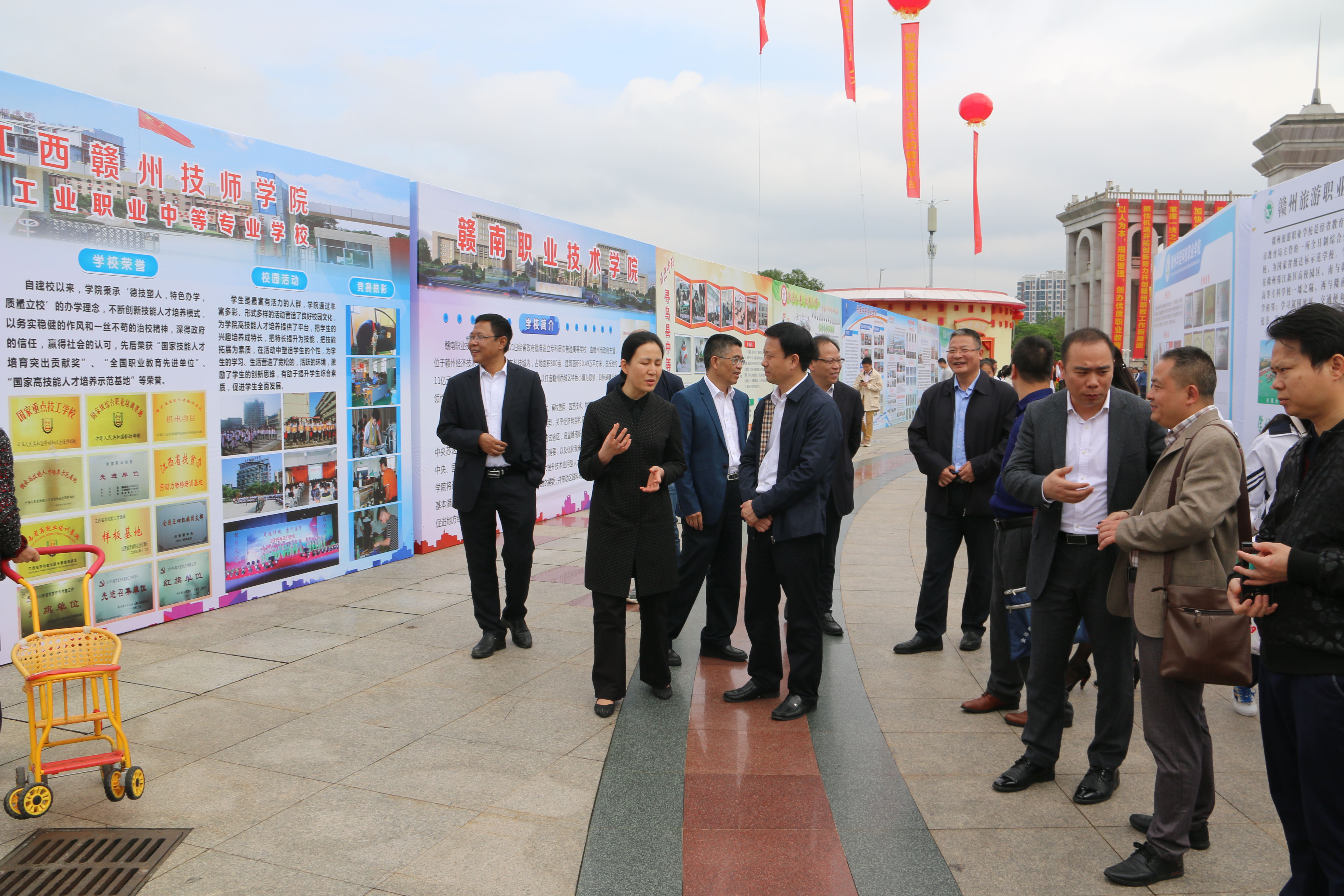 我院积极参加赣州市2019年职业教育活动周启动仪式