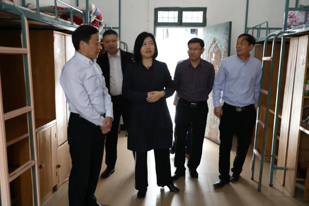 省人社厅王菡处长一行莅临我院指导工作