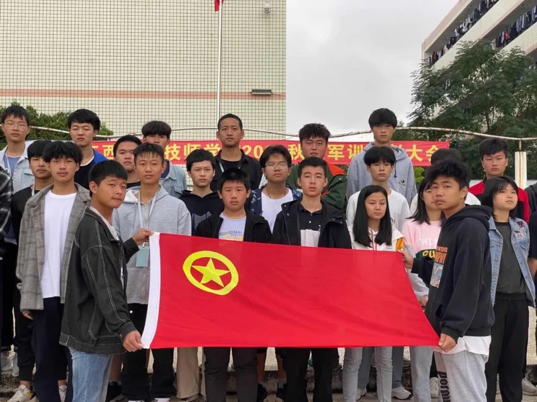 我院开展“向国旗敬礼—青春致敬祖国” 主题活动