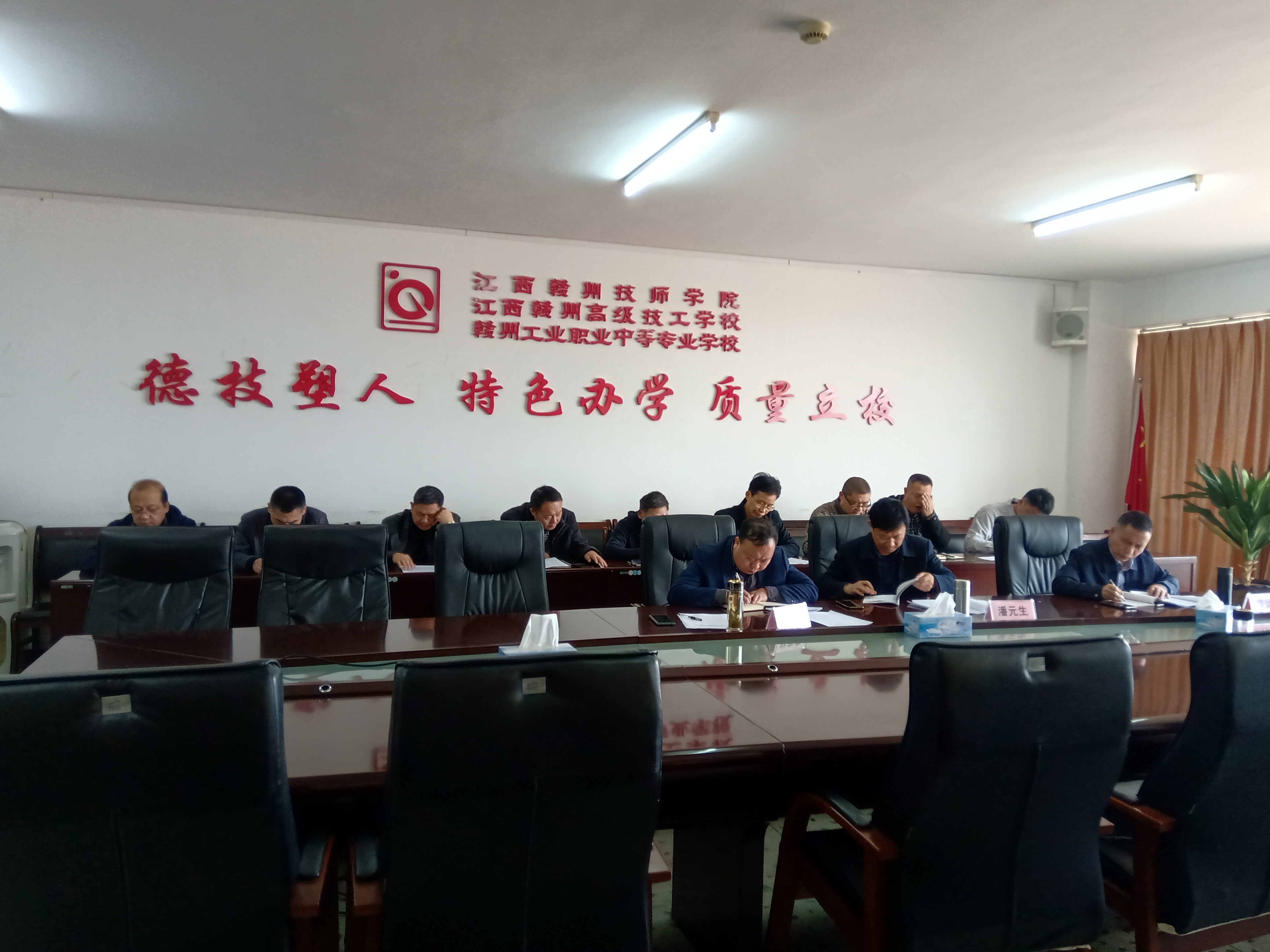 学院召开2021年第二次党委理论学习中心组学习（扩大）会