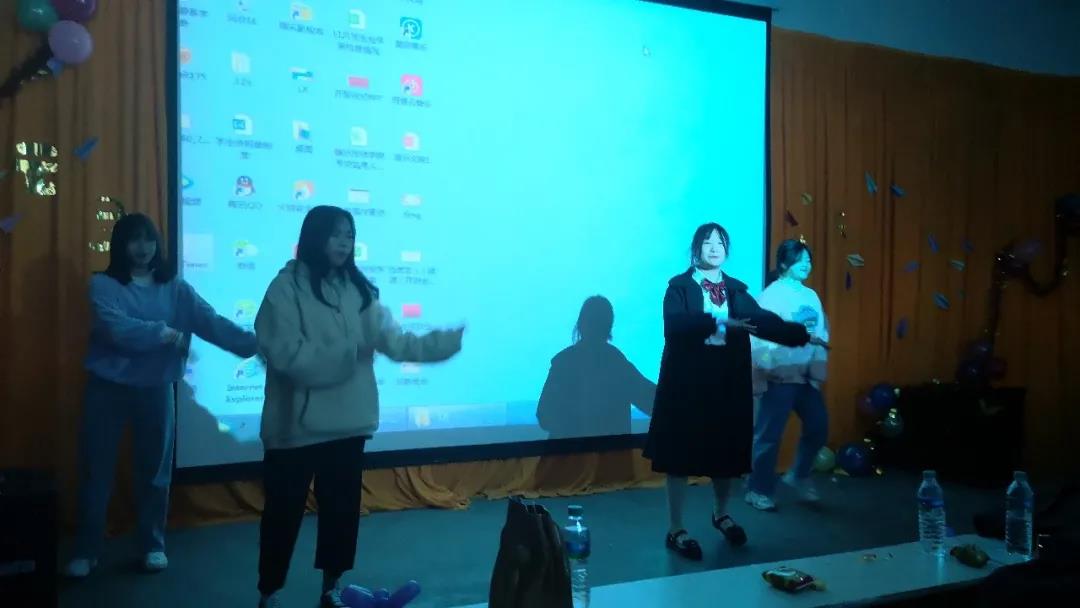 “新春快乐 牛年吉祥” ——商贸旅游系学生会迎新年晚会