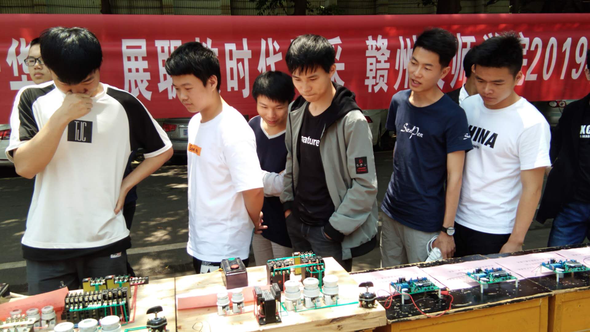 电子自动化系参加2019年职业教育活动周学生作品展示