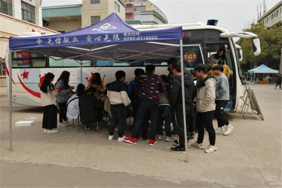 学院组织开展三月“雷锋月”主题宣传活动