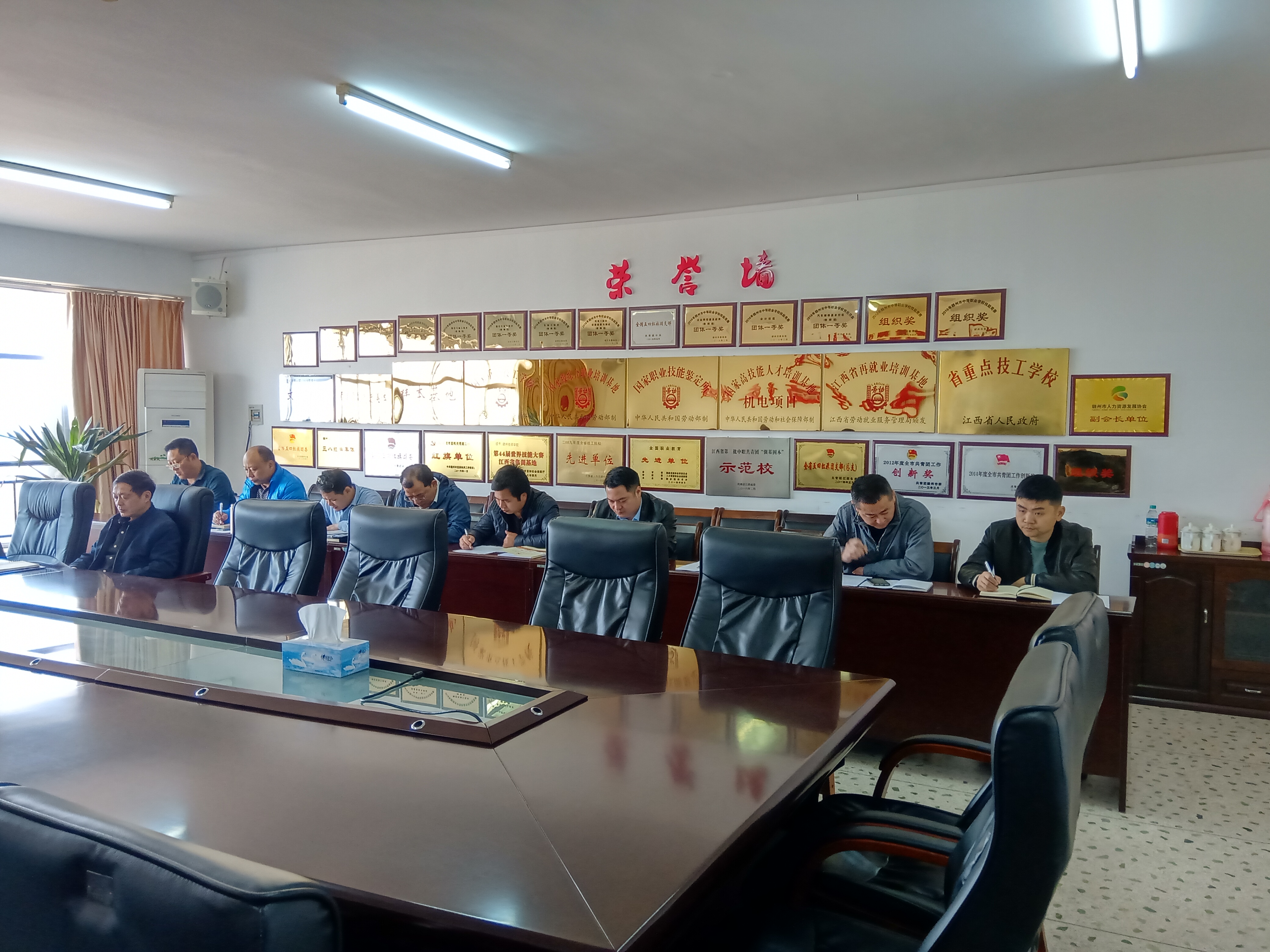 学院召开2021年第二次党委理论学习中心组学习（扩大）会