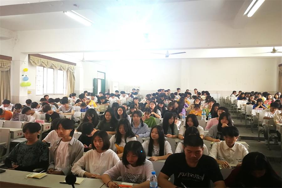 “红色文化伴我行”读书活动总结表彰大会 暨赣州市第二届大学生读书季活动启动仪式顺利举行
