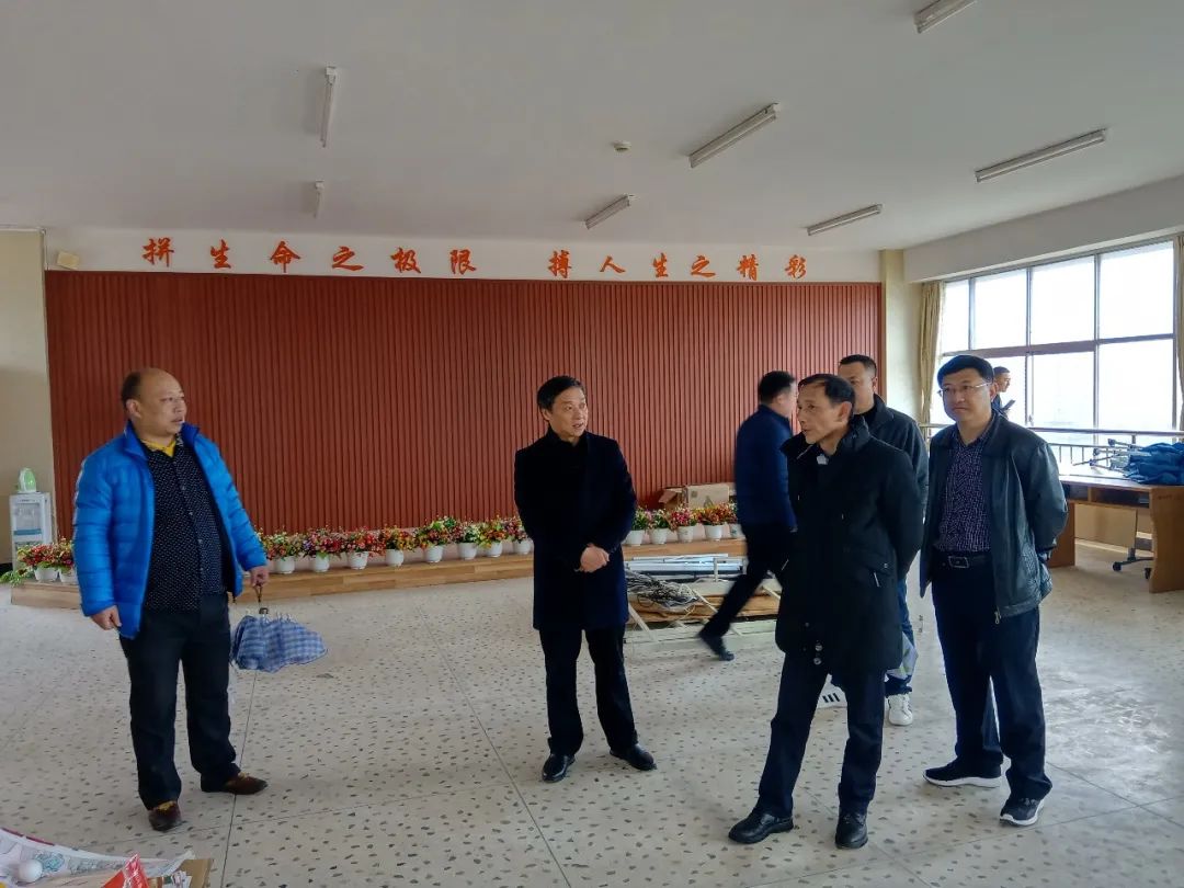 院领导检查新学期开学返校工作
