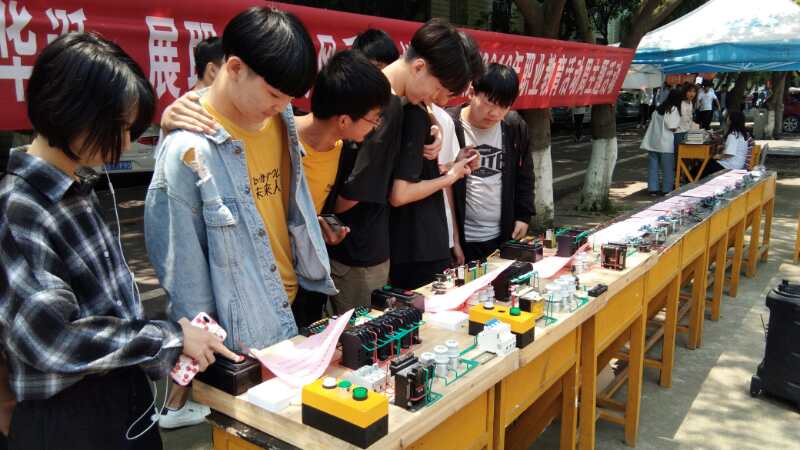电子自动化系参加2019年职业教育活动周学生作品展示
