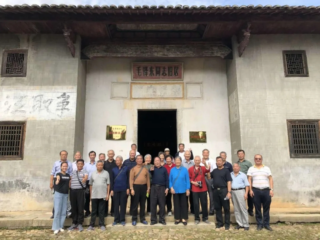 我院组织离退休老干部赴宁都小布参观学习