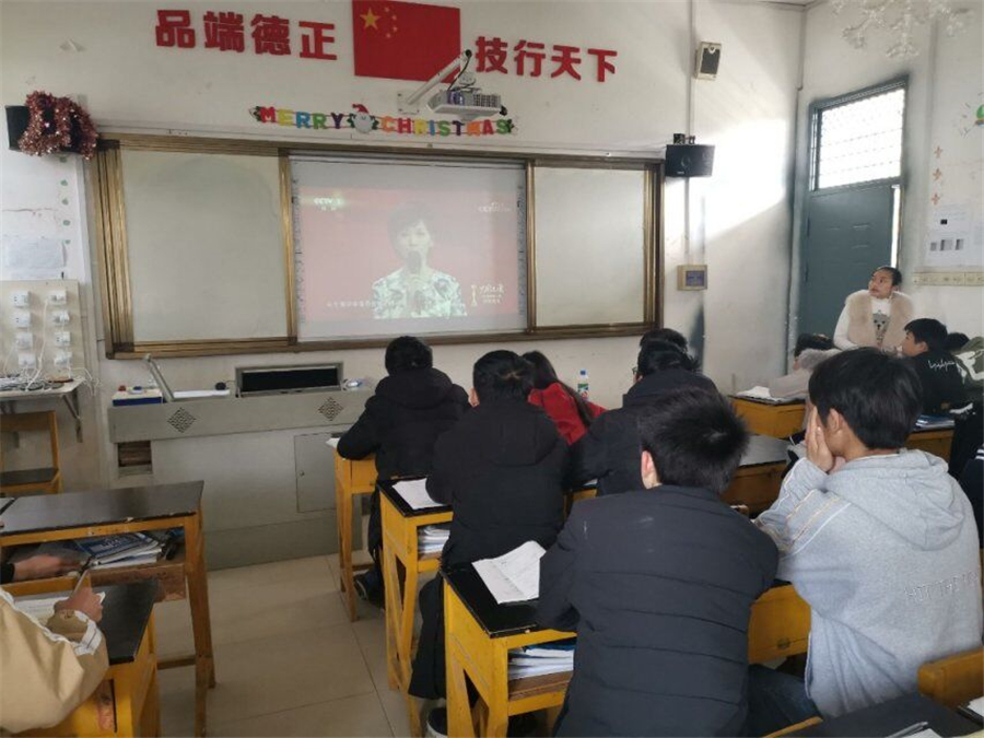 机械工程系组织学生观看“大国工匠”系列节目