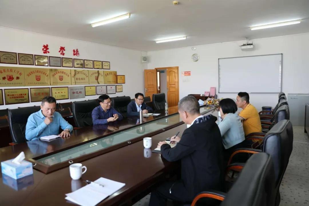 热烈欢迎柳珍局长一行莅临我院洽谈合作事宜