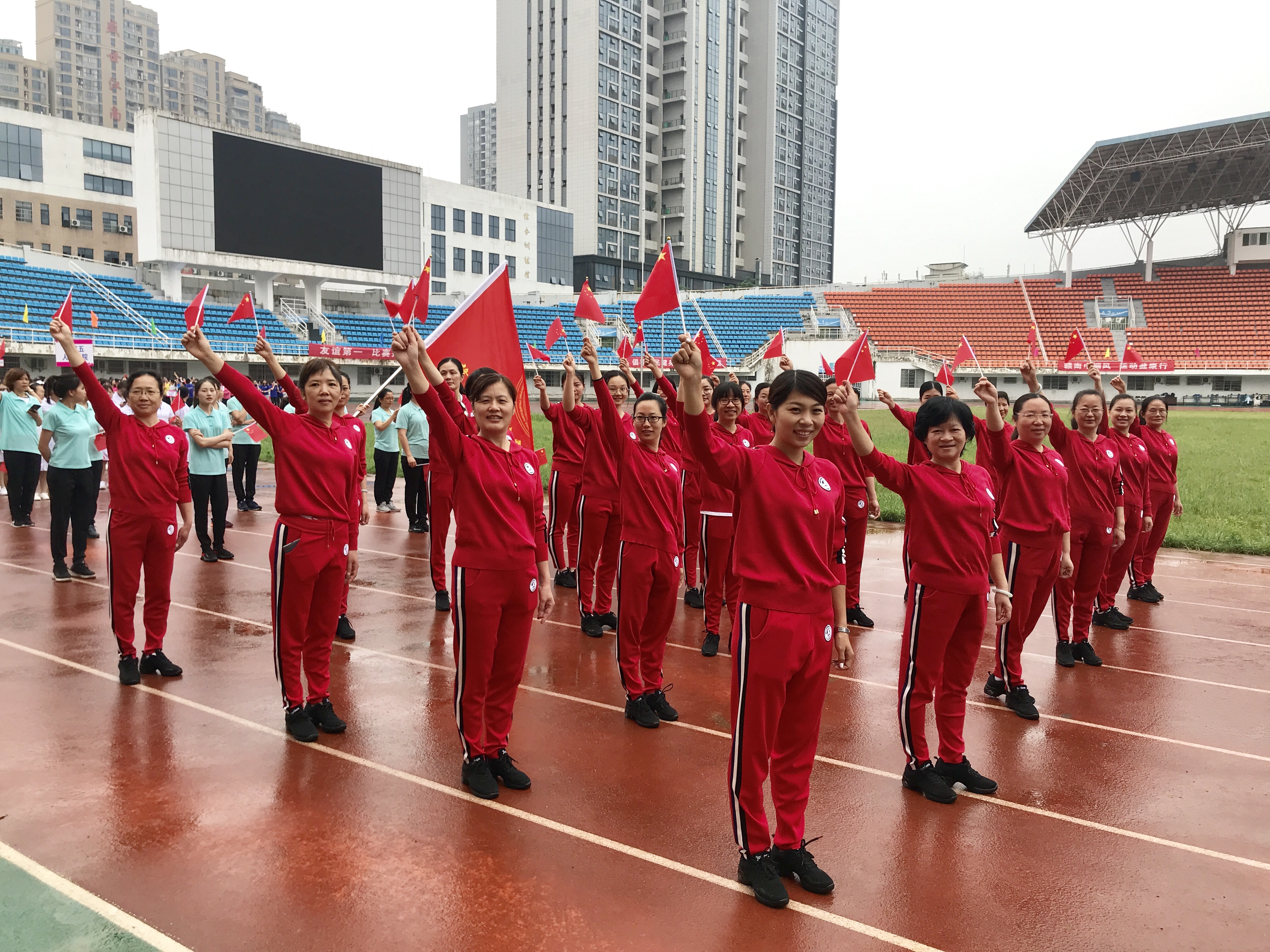 赣州技师学院积极参与赣州市首届妇女运动会