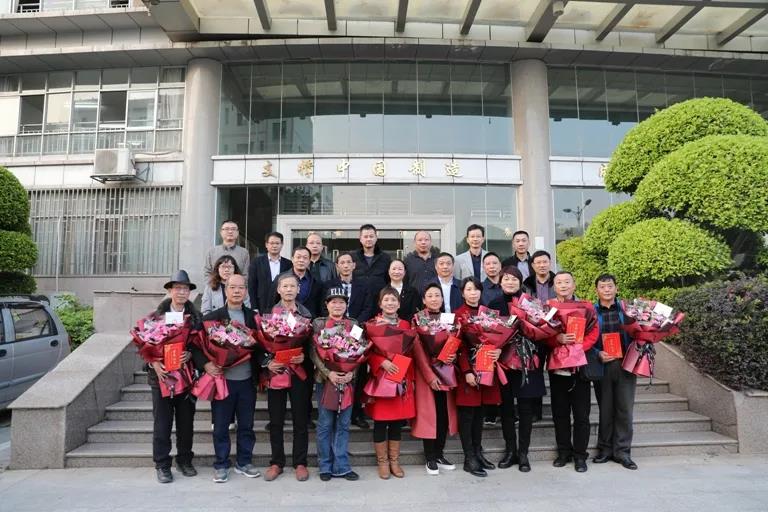 我院举办退休教师欢送会