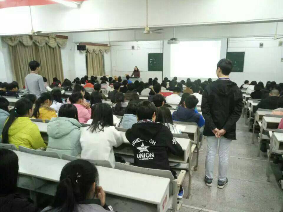 现代服务系举办专题讲座