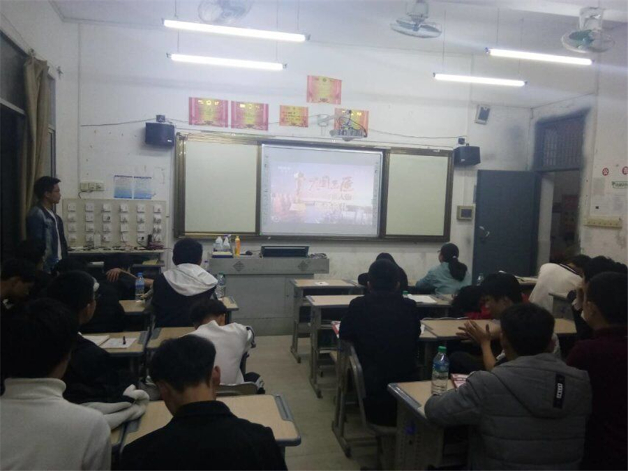 机械工程系组织学生观看“大国工匠”系列节目