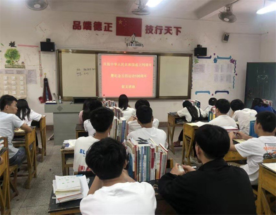 现代服务系举行征文活动