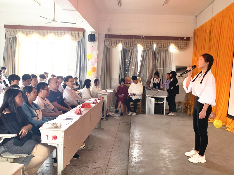 商贸旅游系举行庆祝新中国成立70周年暨纪念五四运动100周年诗歌朗诵比赛