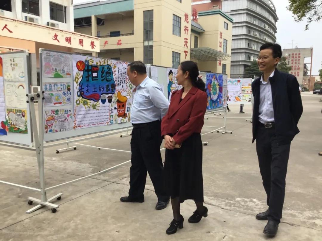 我院商贸旅游系举办主题为“光盘行动,从我做起”的班级画、手抄报作品展