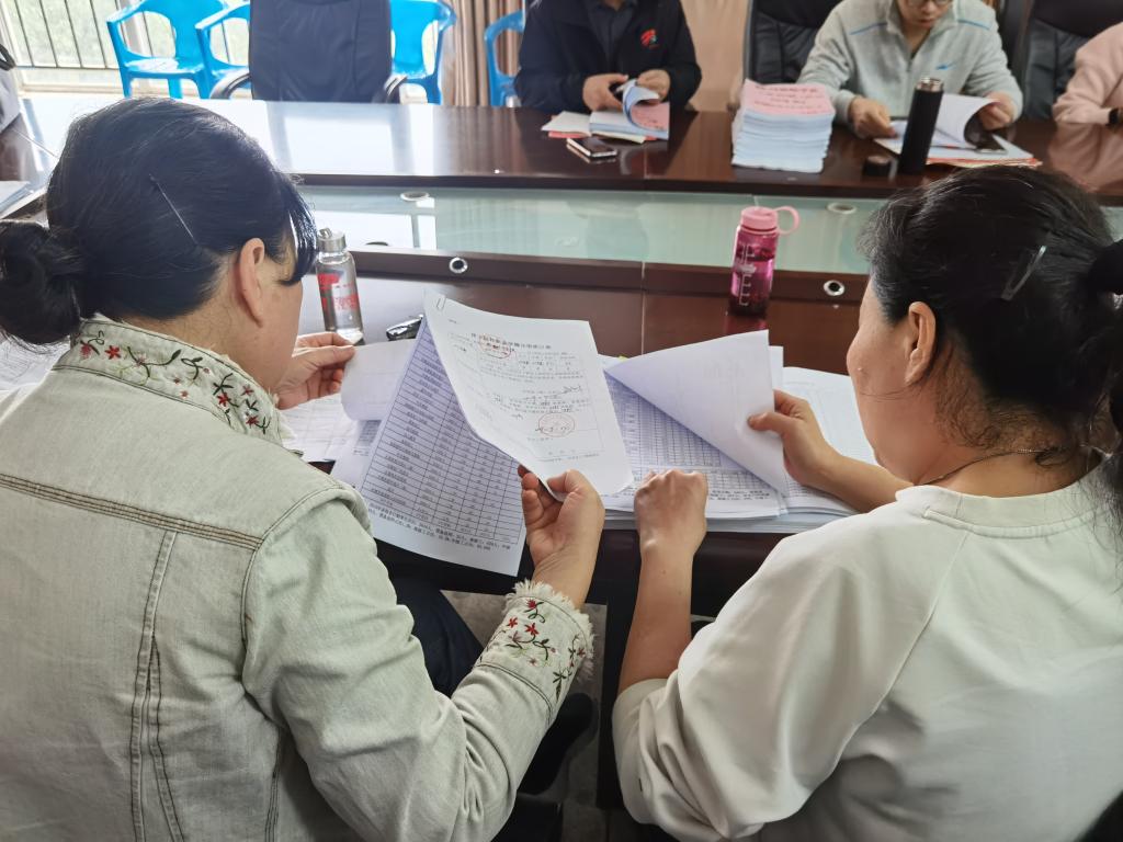 学院对各系部教学迎检材料进行内部审查