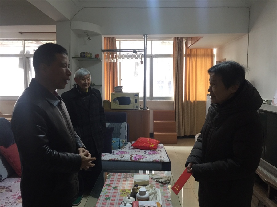 赣州技师学院开展2018年春节走访慰问送温暖活动