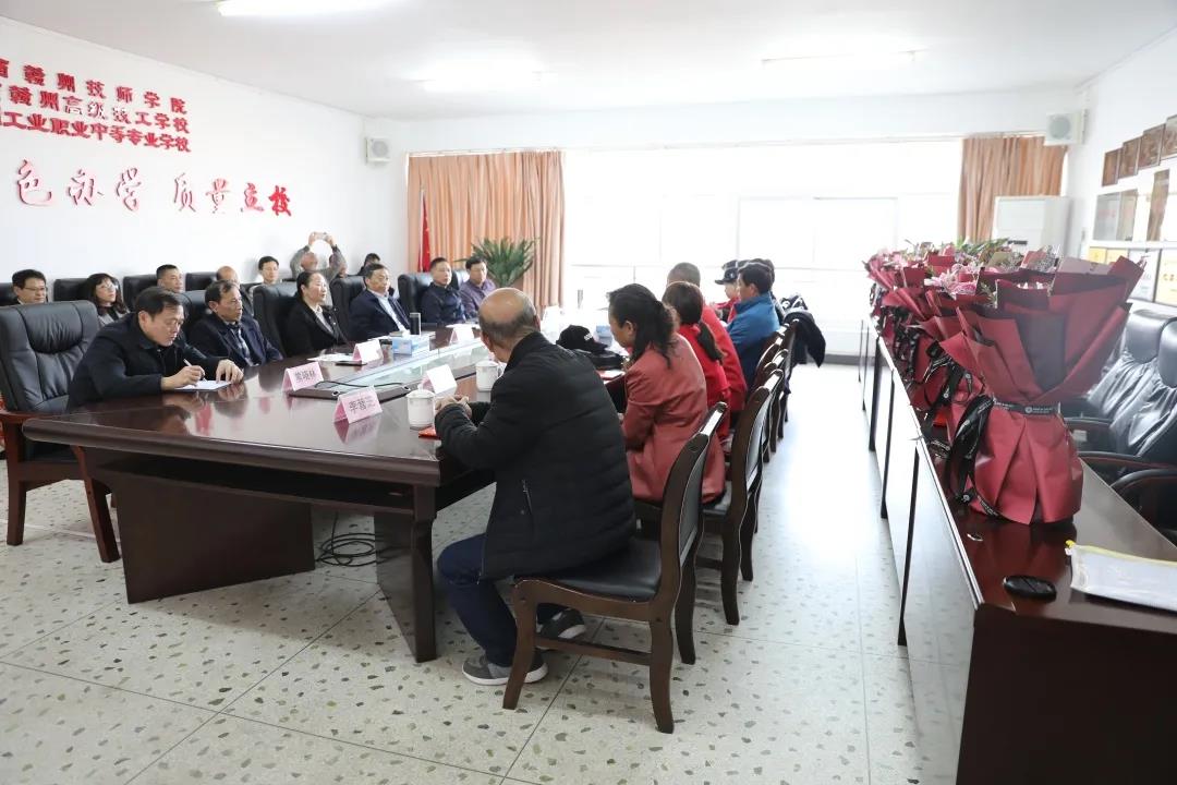 我院举办退休教师欢送会