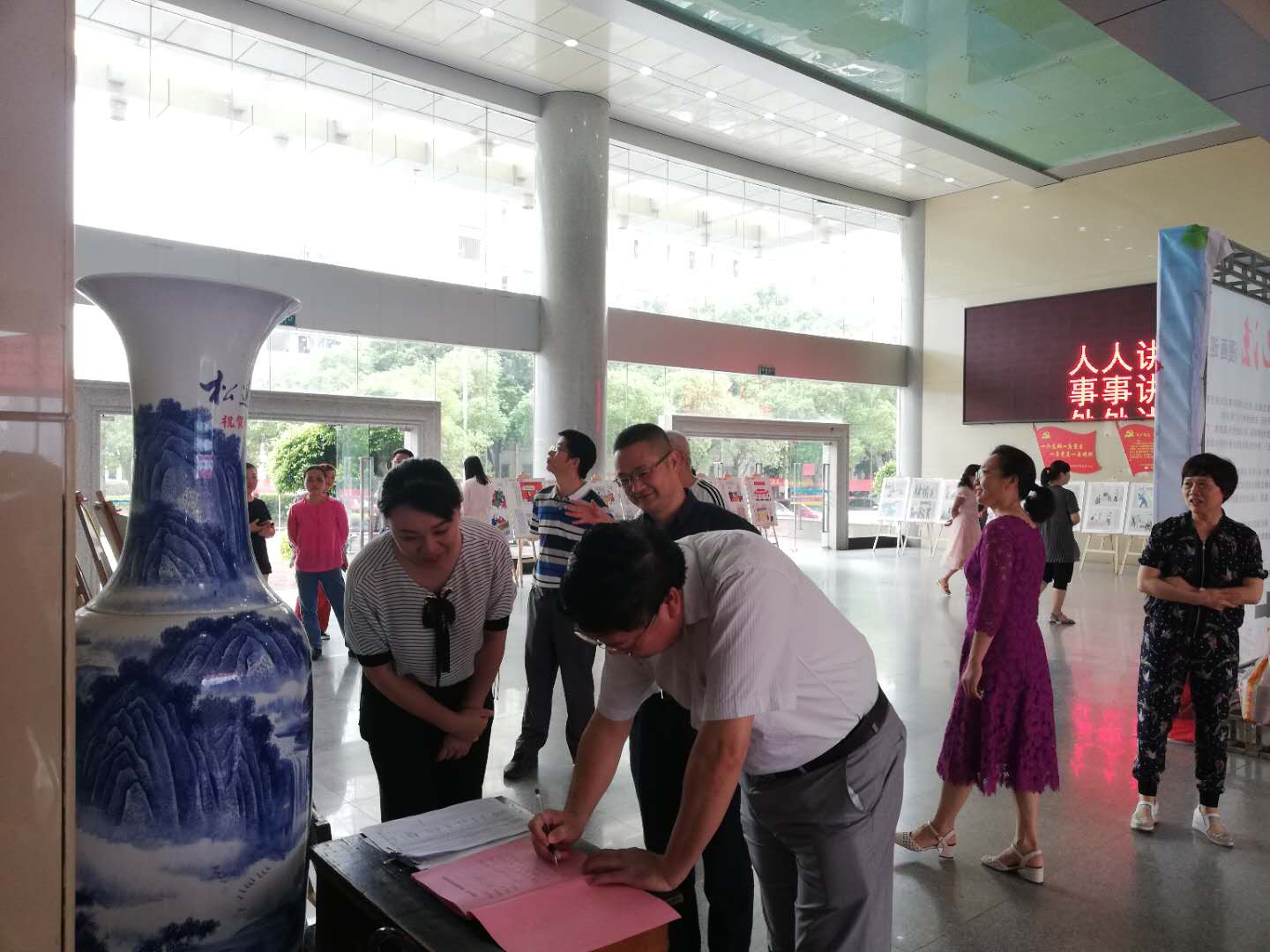 江西赣州技师学院开展“图说纪法”巡展活动