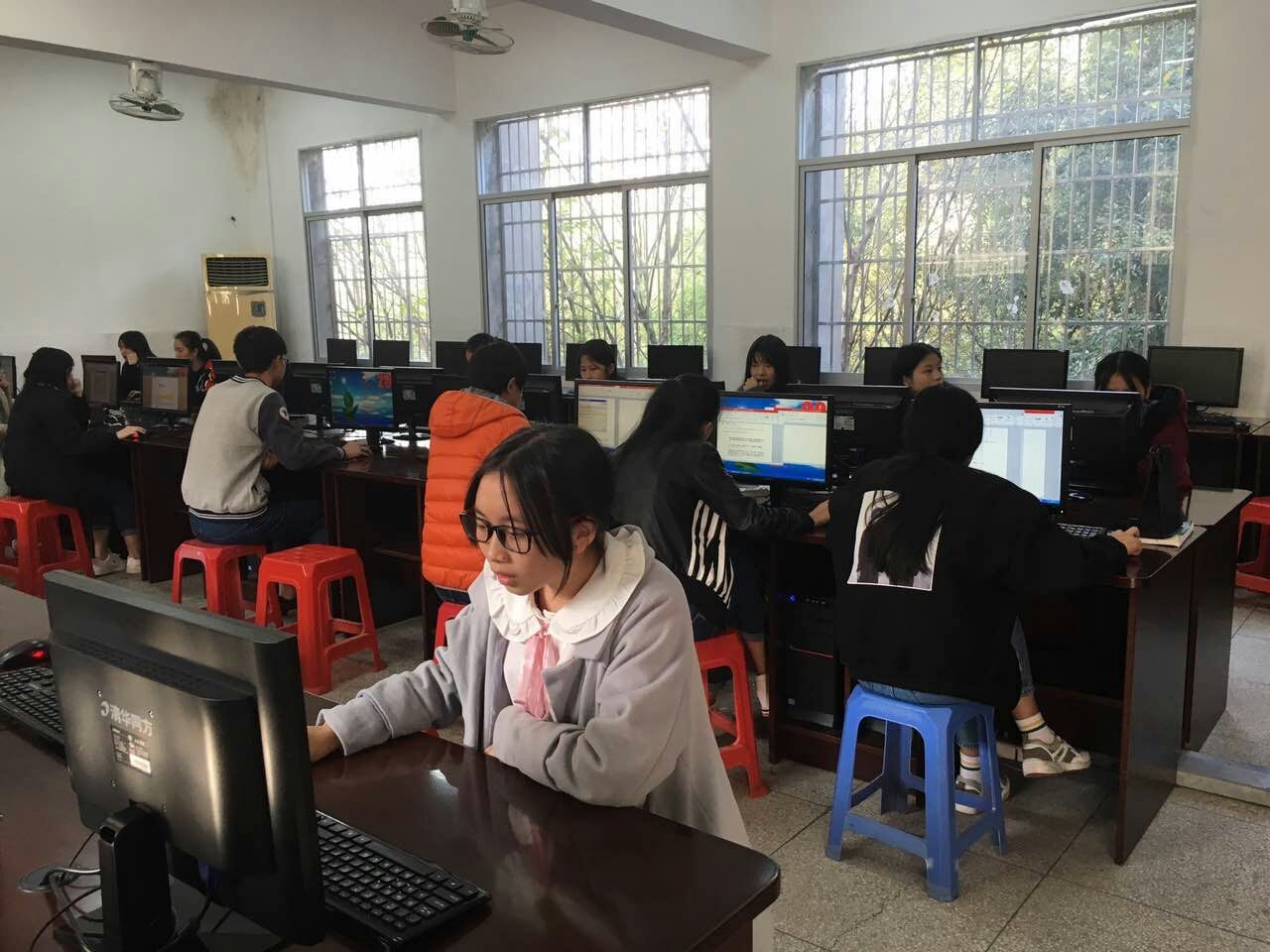 专业技能大比拼   我能出彩显身手