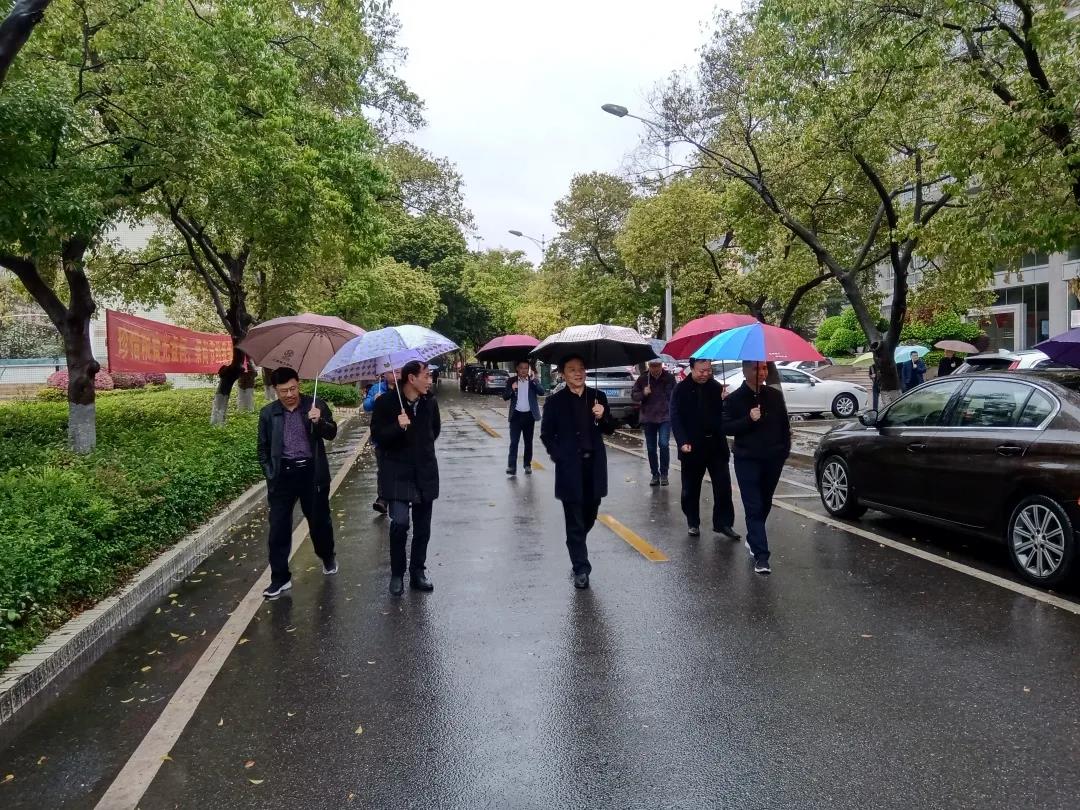 院领导检查新学期开学返校工作