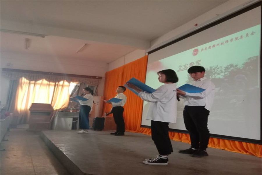 续英雄故事 学红色精神 做新时代红色传人 ——学院团委主题团课