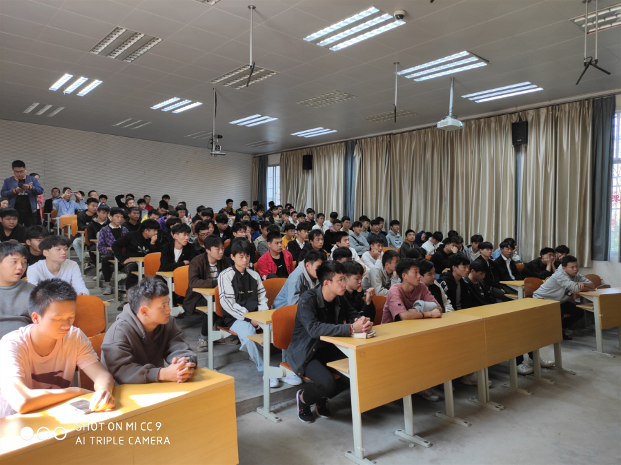 机械工程系举行主题教育活动--《我和系主任说句心里话》
