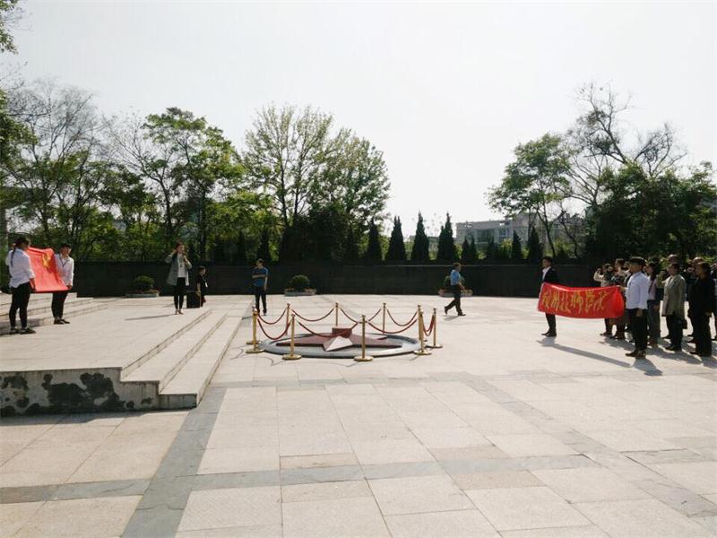 第六党支部清明祭奠烈士活动