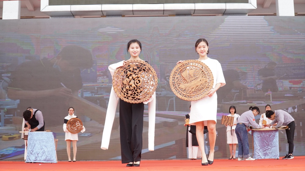 我院积极参加赣州市2019年职业教育活动周启动仪式