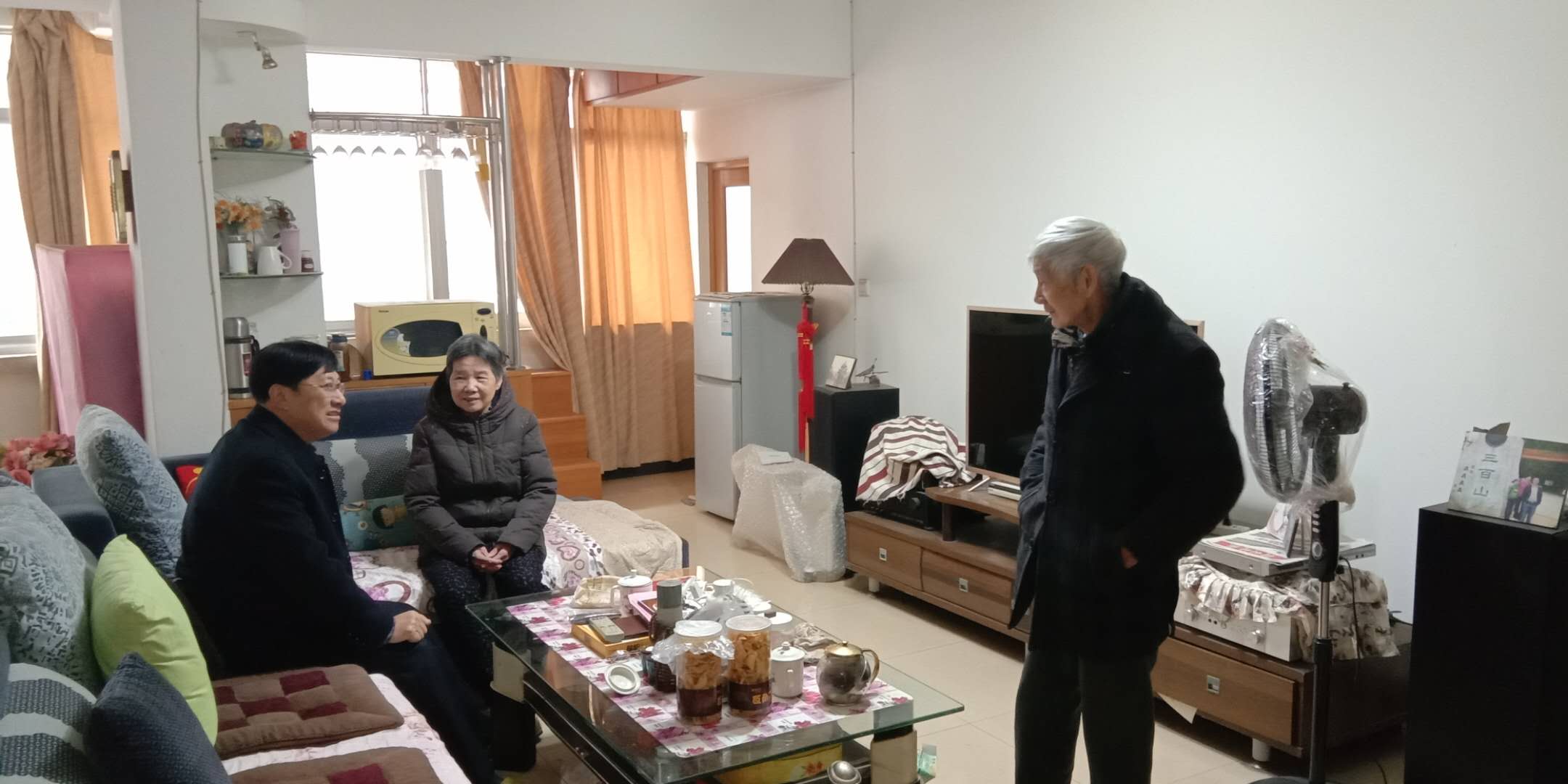 学院领导春节前夕开展走访慰问活动