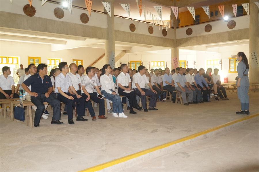 参观红色教育基地   接受革命精神洗礼
