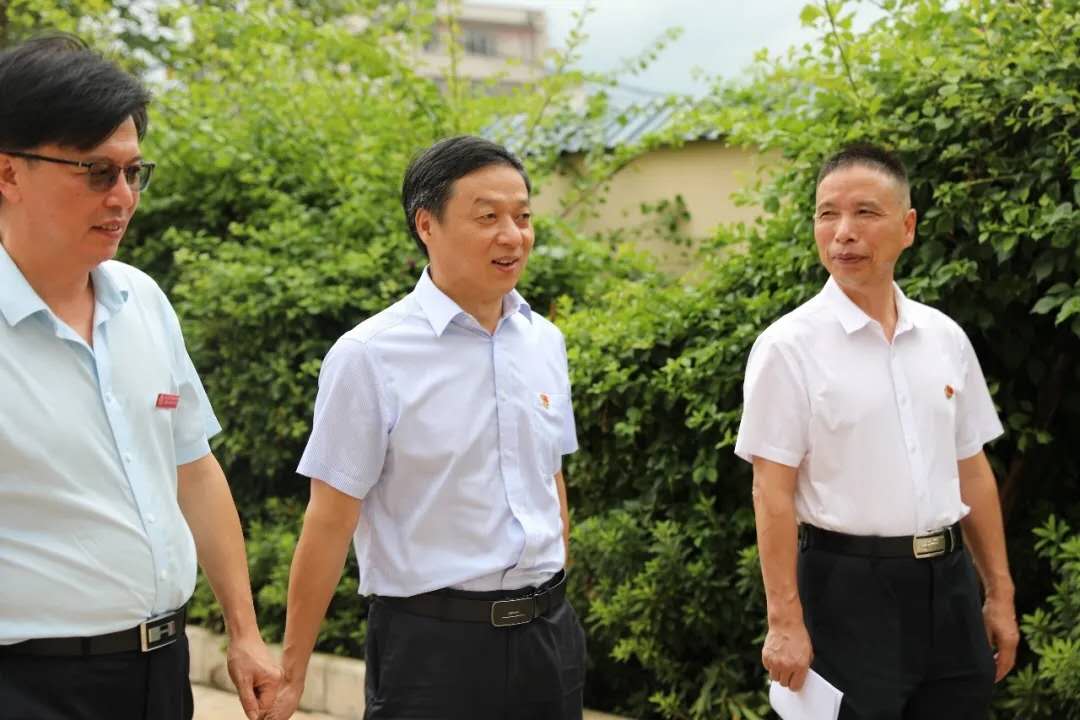 黄鹏书记带队参加赣州理工学校党建结对共建活动