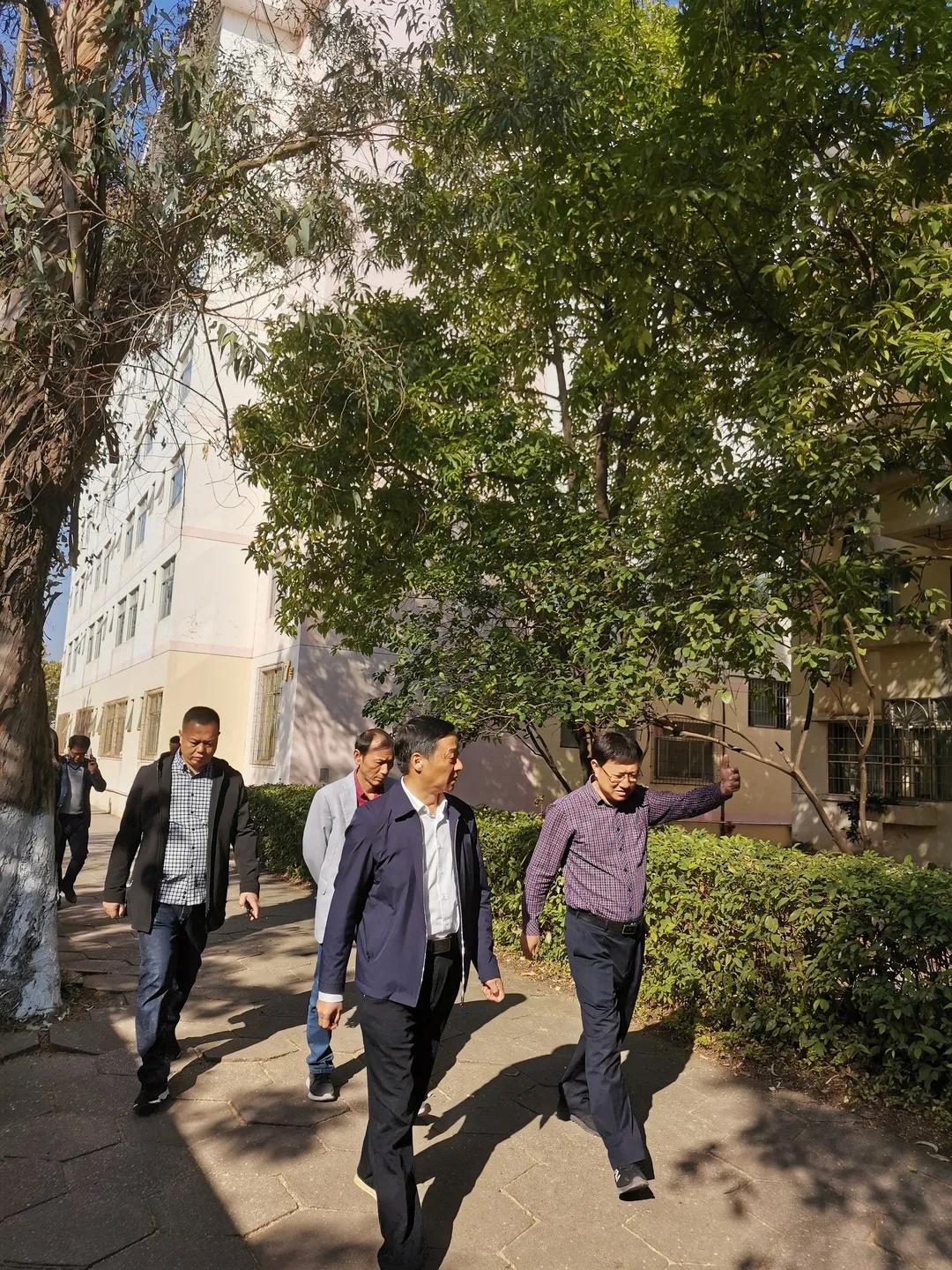 黄鹏书记带队来到学院在建工地检查指导工作