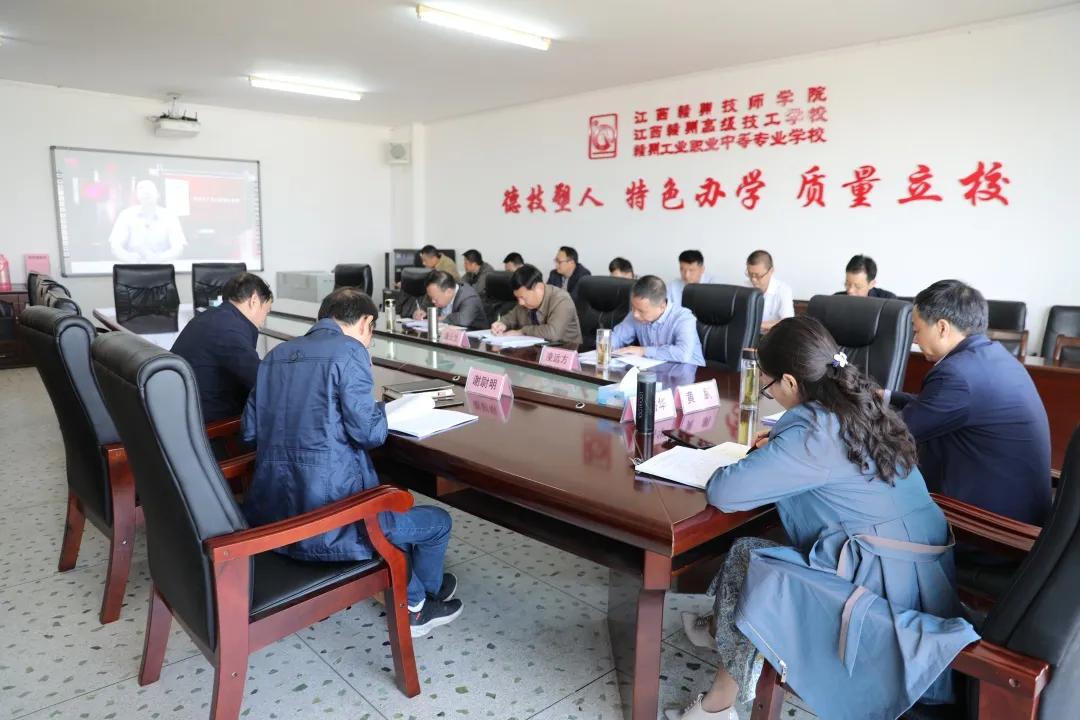 我院召开党委理论中心组学习会:学习党的十九届五中全会内容