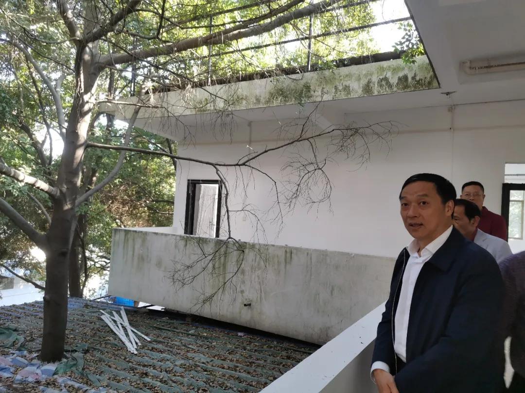 黄鹏书记带队来到学院在建工地检查指导工作