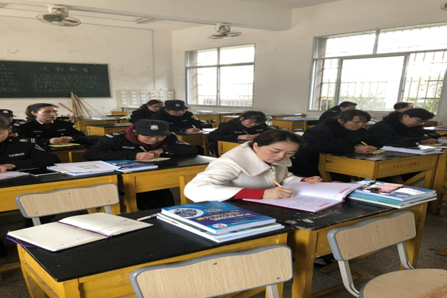 新学年学院宿务管理处对宿管员进行业务培训