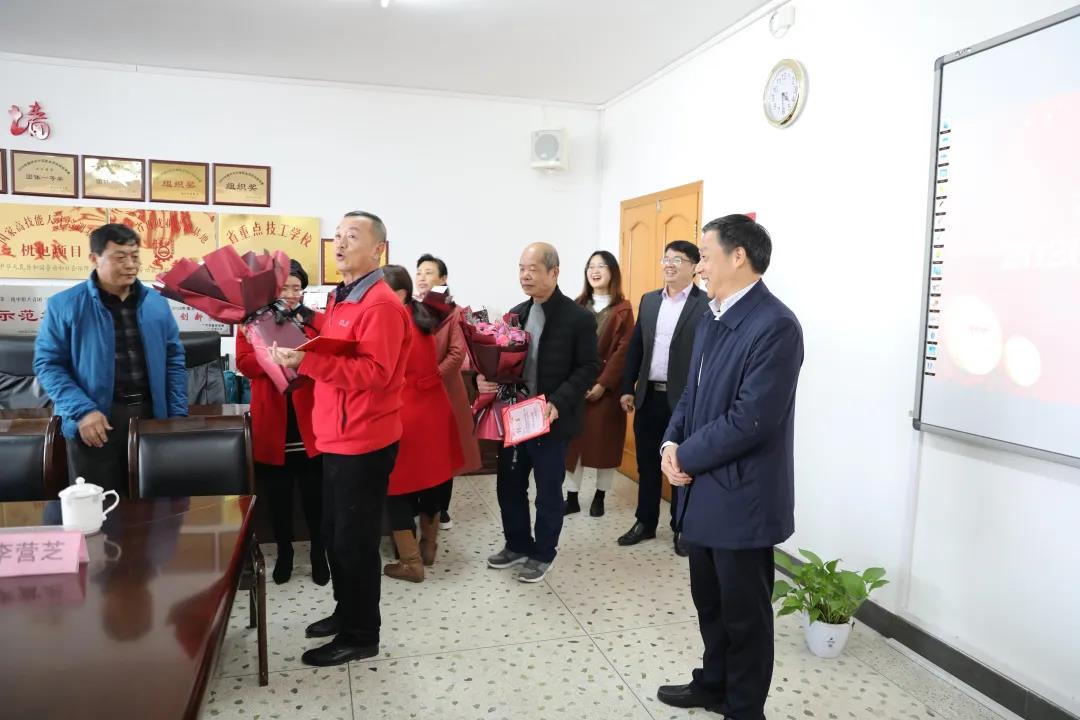 我院举办退休教师欢送会