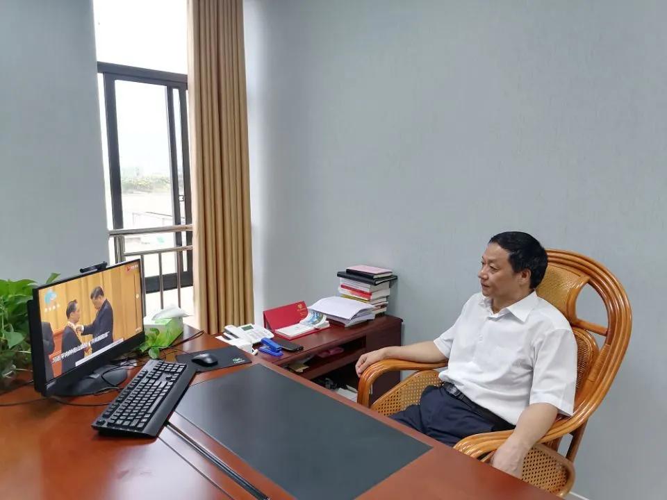 我院组织收看全国抗击新冠肺炎疫情表彰大会
