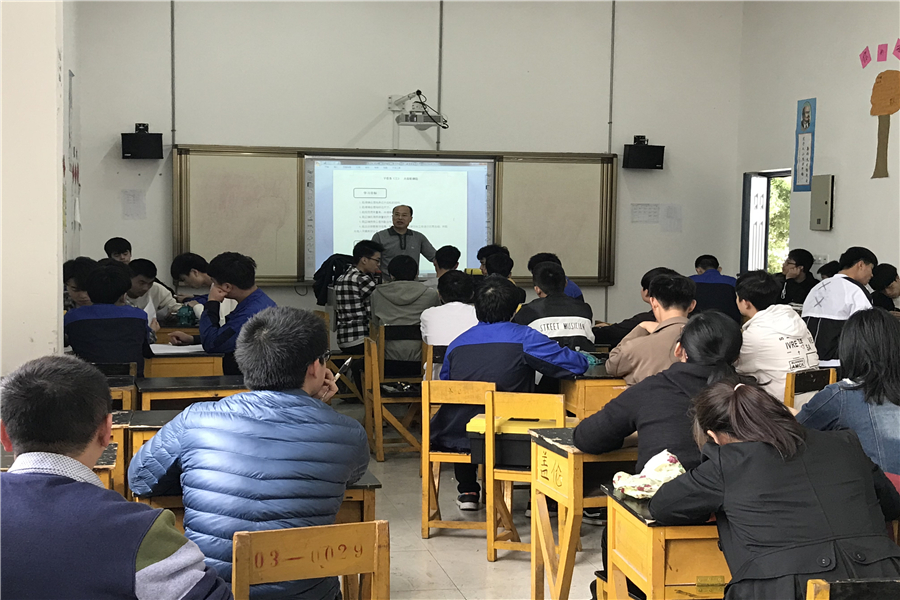 机械工程系观摩“零件测绘一体化教学”公开课