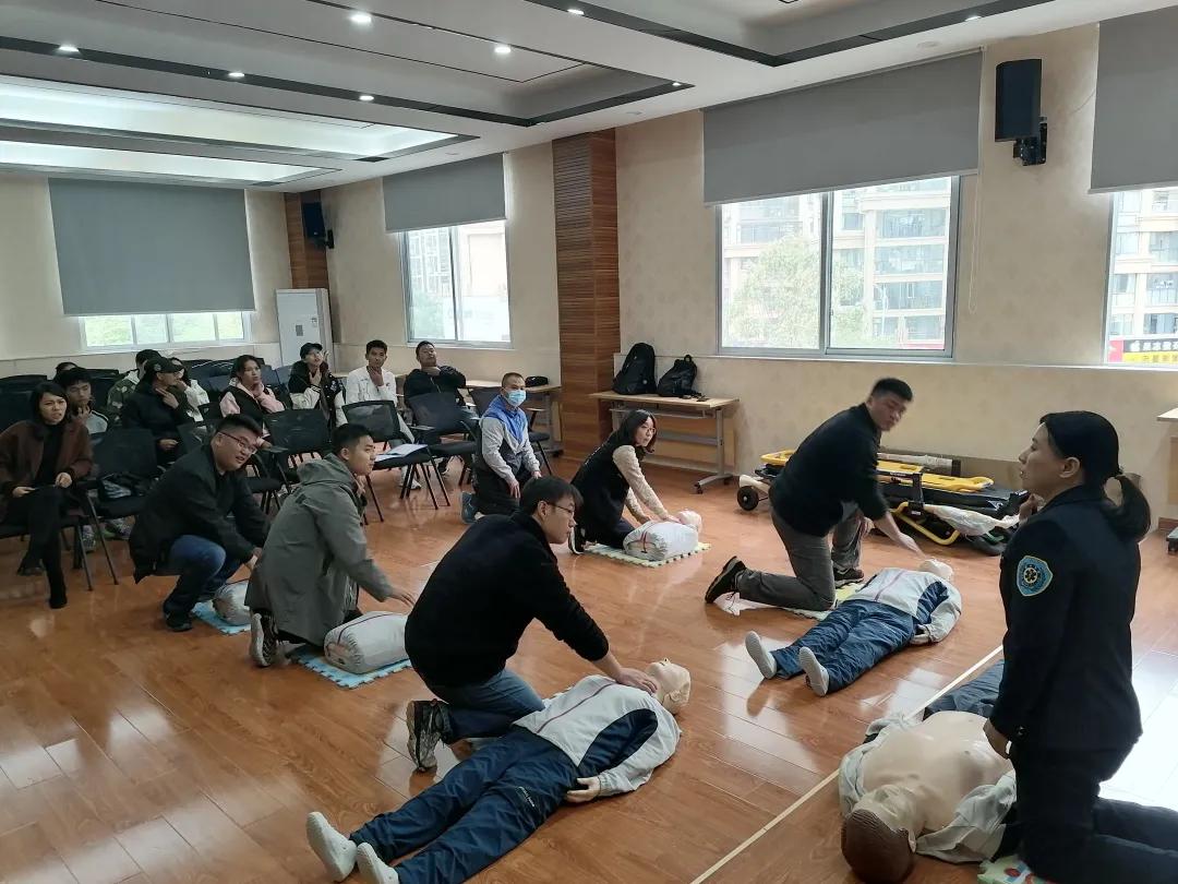 我院体育教研室全体教师进行急救技能培训(一）