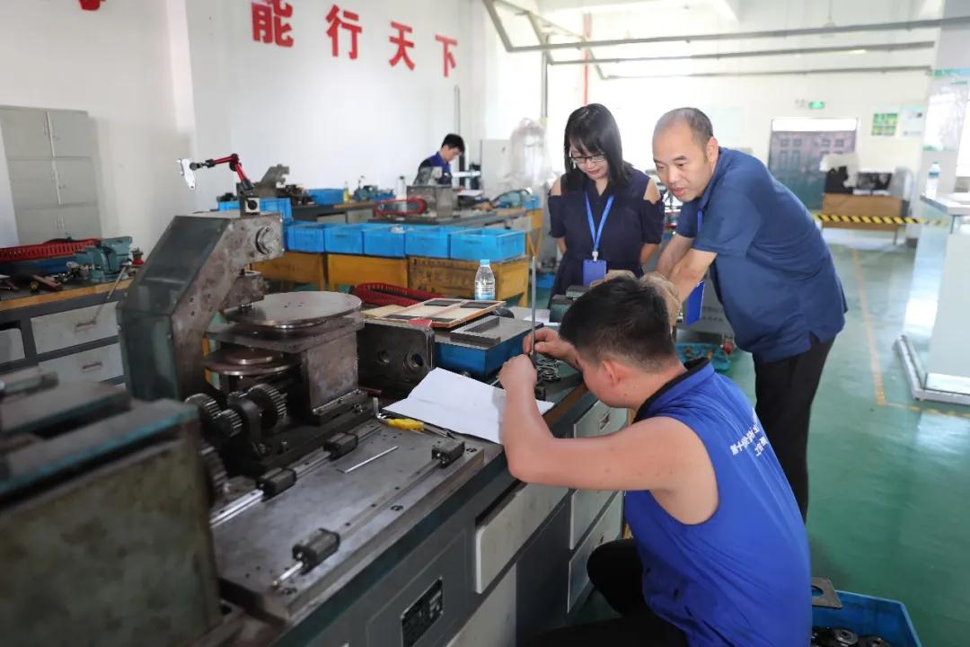 省职业技能鉴定中心领导莅临大赛现场指导工作