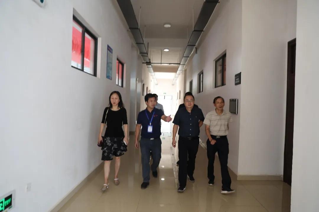 省职业技能鉴定中心领导莅临大赛现场指导工作